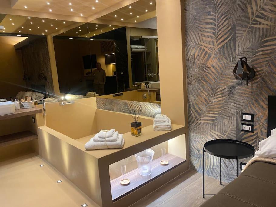 Montesantogroup Suite House Nel Centro Di Napoli Esterno foto