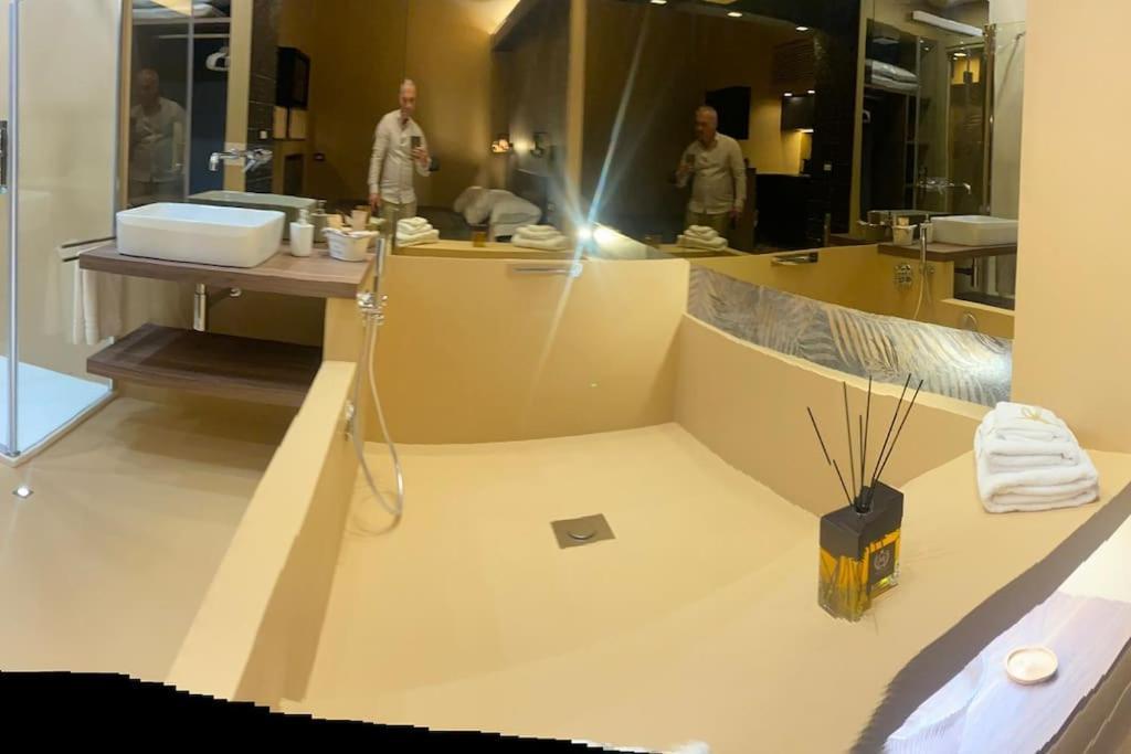 Montesantogroup Suite House Nel Centro Di Napoli Esterno foto